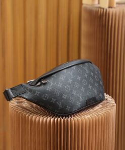 Louis Vuitton Discovery PM Bumbag 17.3in/ 44cm Monogram Eclipse Canvas Silver Hardware For Men M46035 - Image 3