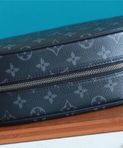 Louis Vuitton Cosmetic Pouch Monogram Eclipse, Women’s Wallets 6.7in/17cm LV M60024 - Image 7