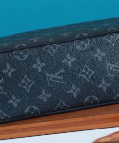 Louis Vuitton Cosmetic Pouch Monogram Eclipse, Women’s Wallets 6.7in/17cm LV M60024 - Image 5
