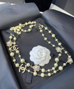 Chanel Pearl CC Flower Gold Necklace for Women - Image 5