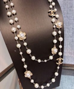 Chanel Pearl CC Flower Gold Necklace for Women - Image 4