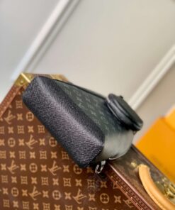 Louis Vuitton Duo Slingbag Black For Men 42cm / 16.5in M30936 - Image 9
