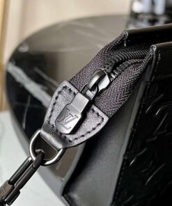 Louis Vuitton Gaston Wearable Wallet Black For Men, 22cm / 8.7in – M81115 - Image 6
