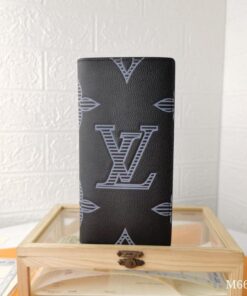 Louis Vuitton Brazza Wallet Taurillon Shadow For Men, 7.5in/19cm M80042