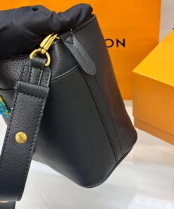 Louis Vuitton Lock And Walk Bag Black For Women M24006- 20.5 Cm/ 8 Inches - Image 6