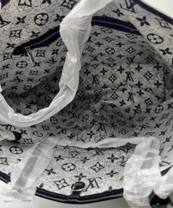 Louis Vuitton Neverfull MM Tote Bag 12.2in/ 31cm Grey Monogram Jacquard Denim Silver Hardware For Women M21465 - Image 6