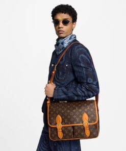 Alternative view of Louis Vuitton Satchel Messenger Bag Monogram Brown For Men 35.5cm/14in – M14723