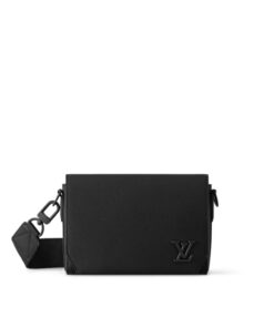 Louis Vuitton Takeoff Messenger PM Noir For Men 8.7in/22cm M24769