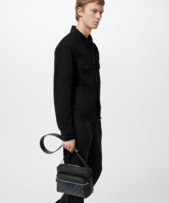 Alternative view of Louis Vuitton Outdoor Messenger Bag Black For Men 26cm / 10.2in M30233