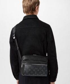 Louis Vuitton Outdoor Messenger Bag Black For Men 26cm / 10.2in M30233 - Image 5