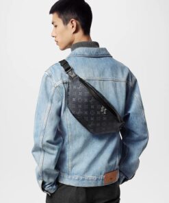 Alternative view of Louis Vuitton Discovery PM Bumbag 17.3in/ 44cm Monogram Eclipse Canvas Silver Hardware For Men M46035