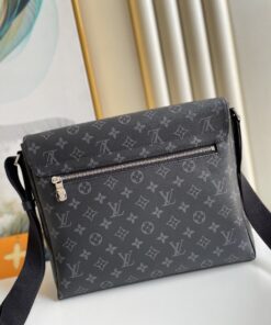 Louis Vuitton District MM Monogram Eclipse Canvas For Men, Shoulder and Crossbody Bags 12.2in/31cm LV M44001 - Image 4
