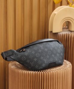Louis Vuitton Discovery PM Bumbag 17.3in/ 44cm Monogram Eclipse Canvas Silver Hardware For Men M46035 - Image 12