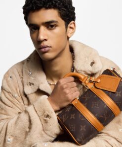 Alternative view of Louis Vuitton Keepall Bandouliere 25 Travel Bag 9.8in/ 25cm Brown Monogram Gold Hardware M14026