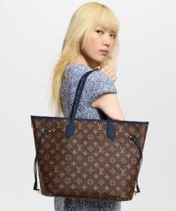 Louis Vuitton Neverfull Inside Out MM Tote Bag 12.2in/ 31cm Navy Gold Hardware For Women M14994 - Image 3