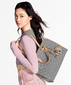 Alternative view of Louis Vuitton OnTheGo MM Tote Bag 13.8in/ 35cm Washed Gray Gold Hardware For Women M13189