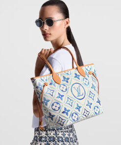 Alternative view of Louis Vuitton Neverfull MM Tote Bag 12.2in/ 31cm Blue Gold Hardware For Women M11263
