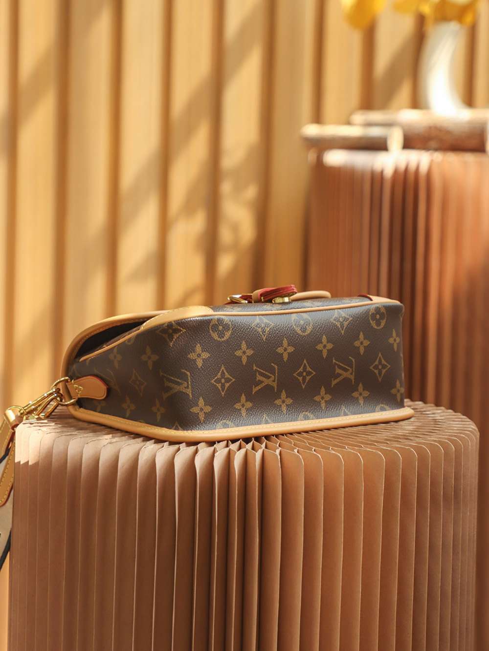 Louis Vuitton Diane Satchel Brown For Women 24cm/9.4in M45985 - Image 8
