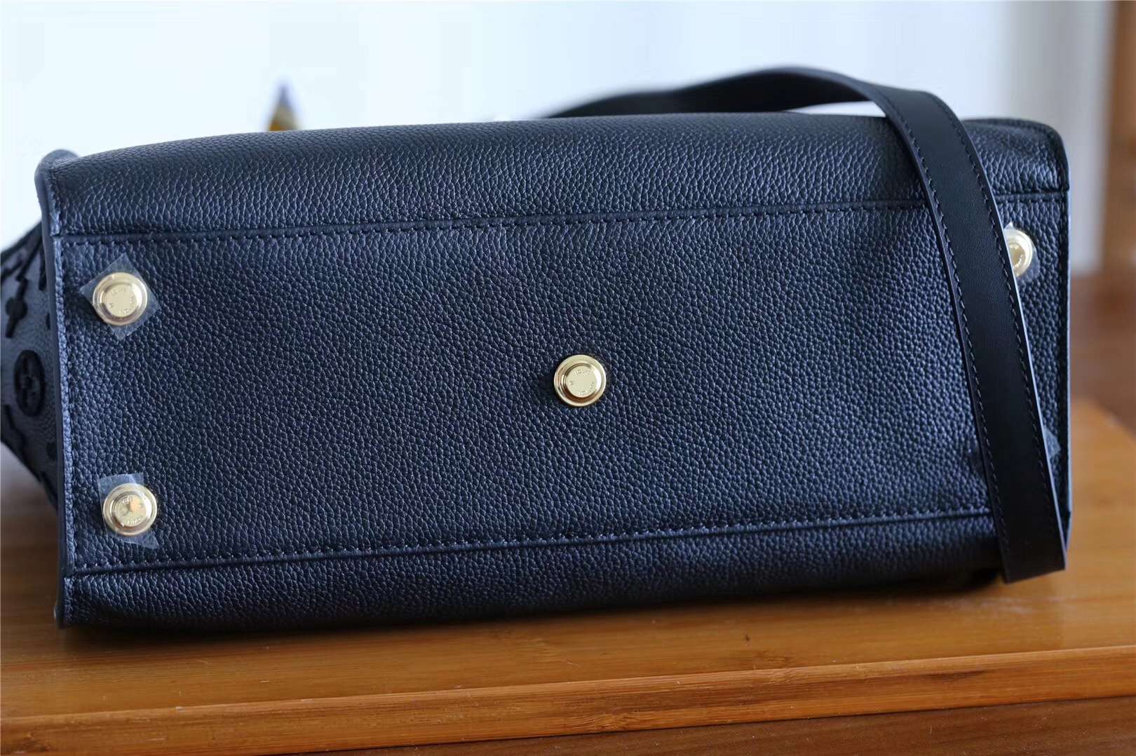 Louis Vuitton On My Side Black For Women 12in/30.5cm M53826 - Image 7