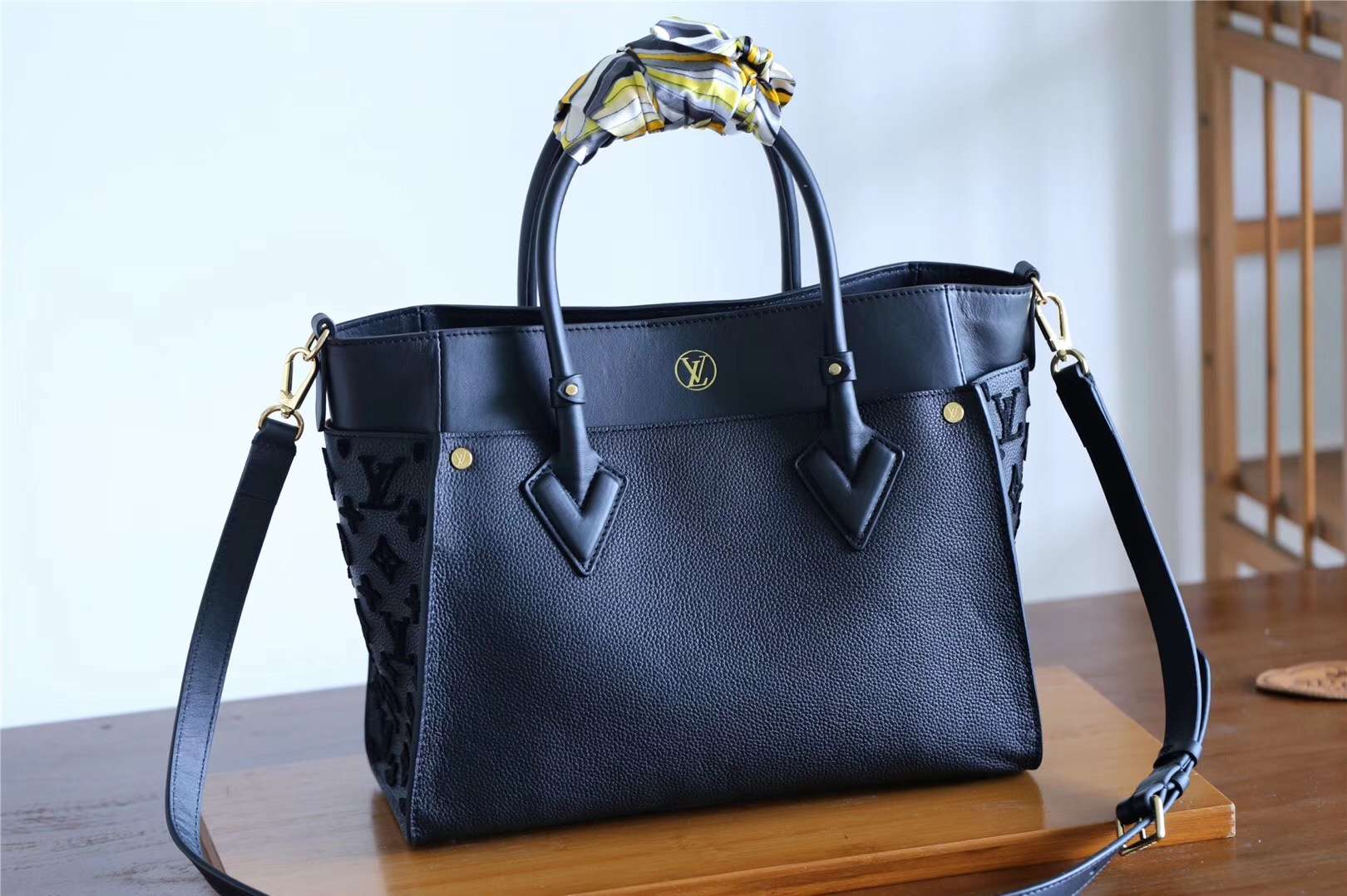 Louis Vuitton On My Side Black For Women 12in/30.5cm M53826 - Image 5