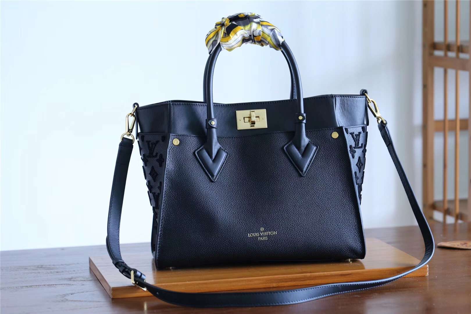Louis Vuitton On My Side Black For Women 12in/30.5cm M53826 - Image 4