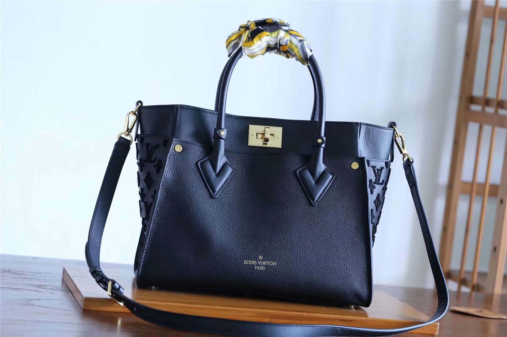 Louis Vuitton On My Side Black For Women 12in/30.5cm M53826 - Image 3