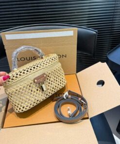 Louis Vuitton Vanity Chain Pouch 7.5in/ 19cm Natural Tan Raffia Gold Hardware For Women M14303 - Image 6