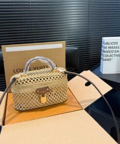 Louis Vuitton Vanity Chain Pouch 7.5in/ 19cm Natural Tan Raffia Gold Hardware For Women M14303 - Image 5