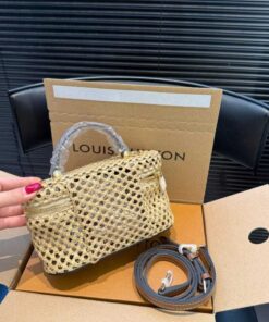 Louis Vuitton Vanity Chain Pouch 7.5in/ 19cm Natural Tan Raffia Gold Hardware For Women M14303 - Image 7