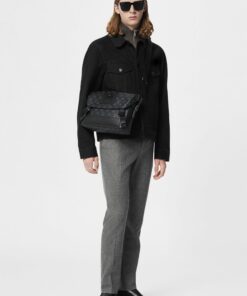 Alternative view of Louis Vuitton Messenger PM Voyager Bag Black 33cm/12.6in For Men M40511