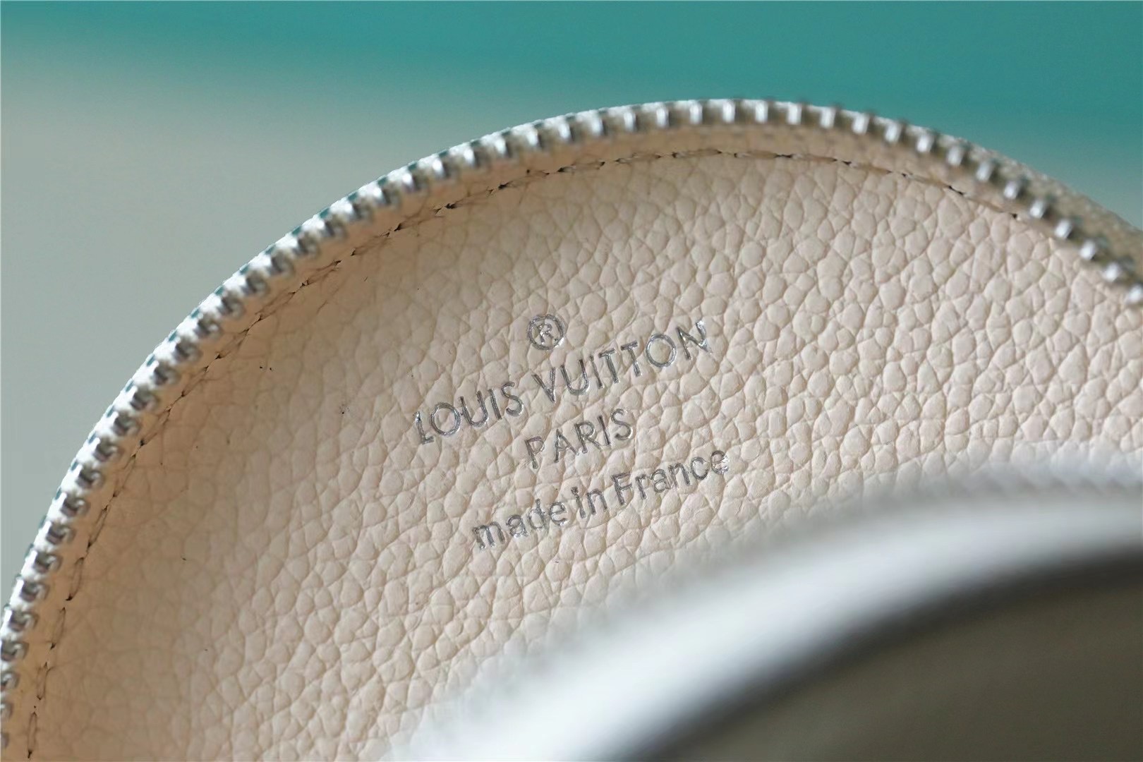 Louis Vuitton Marellini Quartz White For Women 7.5in/19cm M20999 - Image 8