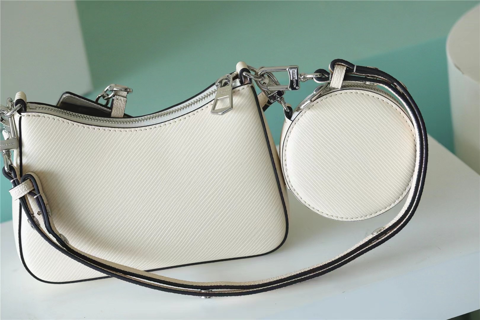 Louis Vuitton Marellini Quartz White For Women 7.5in/19cm M20999 - Image 2
